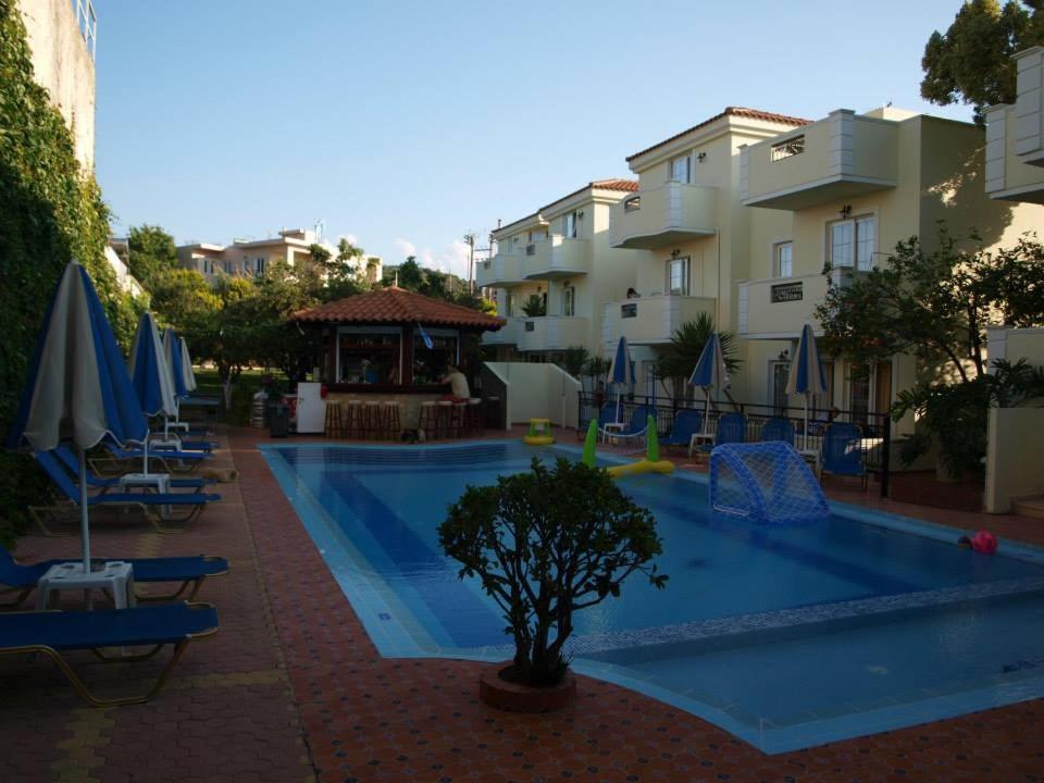 Sofia Studios & Apts Ayía Marína Esterno foto