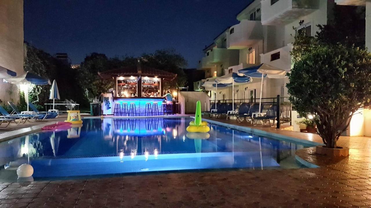 Sofia Studios & Apts Ayía Marína Esterno foto