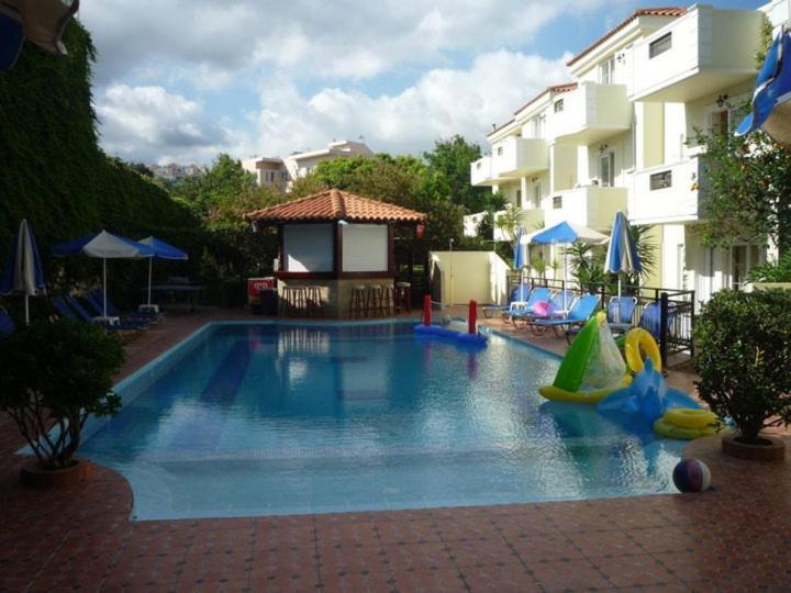 Sofia Studios & Apts Ayía Marína Esterno foto