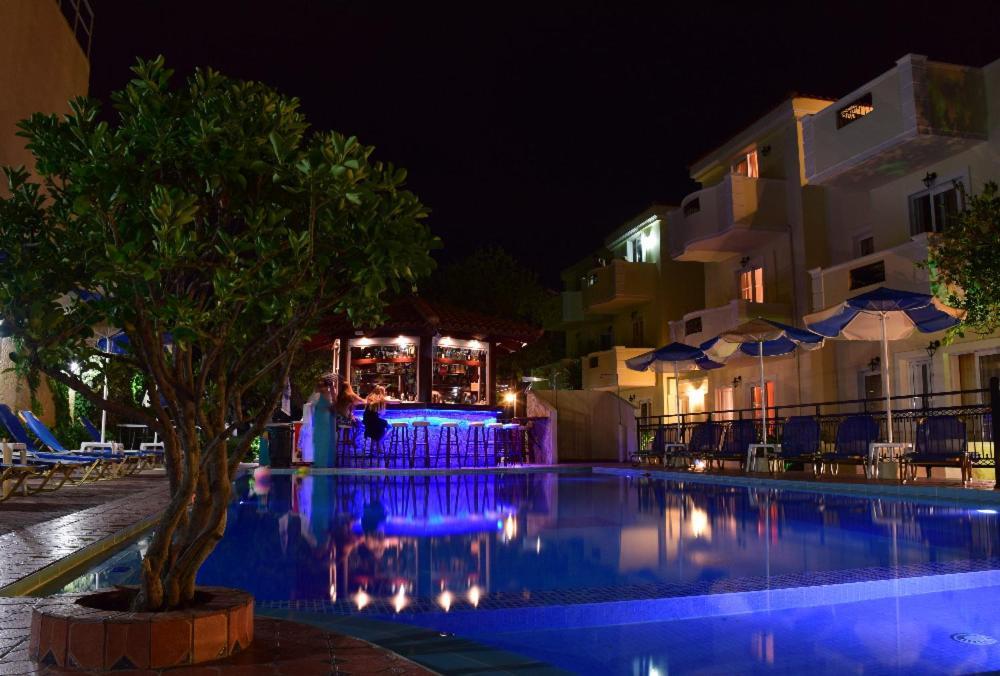 Sofia Studios & Apts Ayía Marína Esterno foto