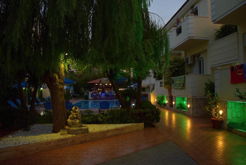 Sofia Studios & Apts Ayía Marína Esterno foto