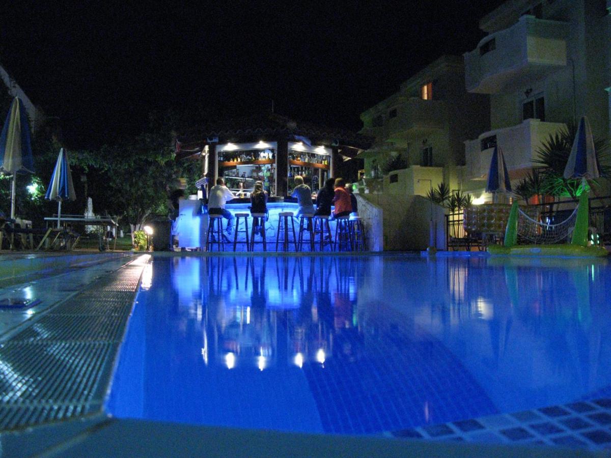 Sofia Studios & Apts Ayía Marína Esterno foto