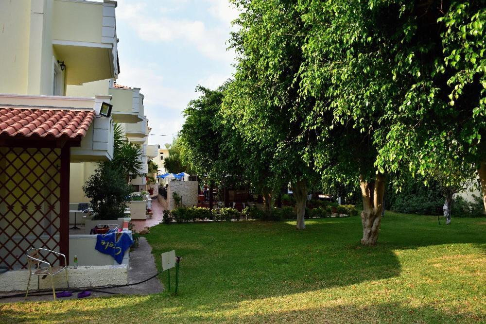 Sofia Studios & Apts Ayía Marína Esterno foto