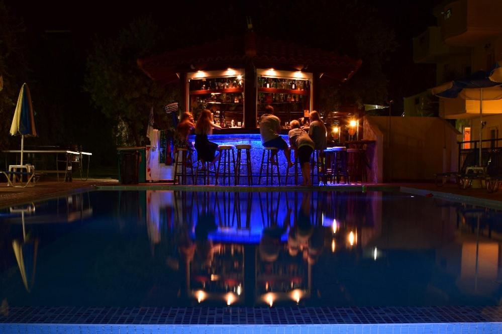 Sofia Studios & Apts Ayía Marína Esterno foto