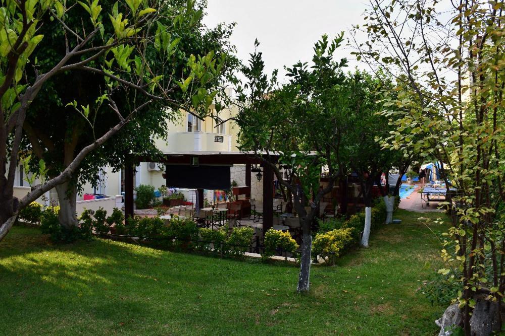 Sofia Studios & Apts Ayía Marína Esterno foto